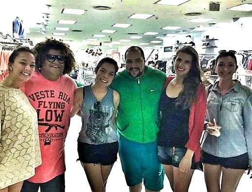 Ricardo Mazzorana: É campeão! Parabéns ao G. E. Metropolitano pela conquista 2 Monique Destro, Joana Duminelli Niehues, Vanderléia Begnini e Débora Amorim encontraram, Gominho e Tiago Abravanel, recentemente em Florianópolis.