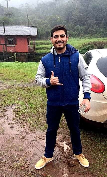 Ricardo Mazzorana: Mariana Milanez Brogni e Luana Bortolotto estão curtindo Las Vegas 3 Eduardo Souza curtindo São José dos Ausentes.