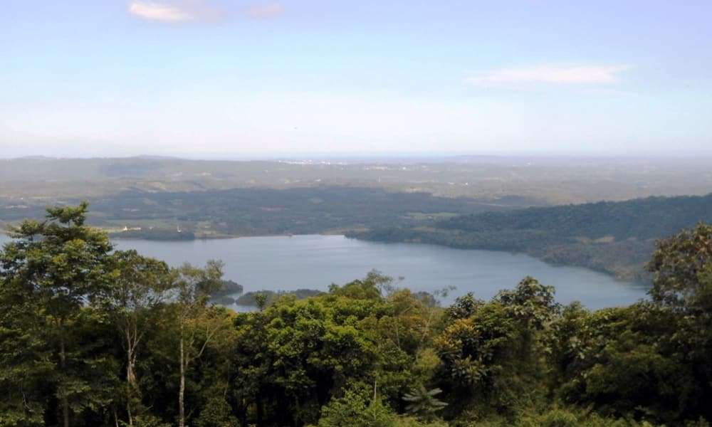 Marcelo Branco: O show de lançamento da Banda Nosso Tempo na sexta-feira lotou o Petrus 4 Eu sempre ouvi muito falar da gruta da Serrinha, em Siderópolis, mas não a conhecia. Em 1954, foi colocada uma imagem de Nossa Senhora Imaculada Conceição pelo saudoso Padre Amilcar Gabriel. Nesta semana estive no local com o Altair Valdati. O prefeito Helio “Alemão” Cesa no início de seu mandato reabriu um trecho da estrada  e no mês que vem vai ser comemorada 60 anos da colocação da santa nesta gruta. A vista do lago da barragem é privilegiada e merece ser visitada.