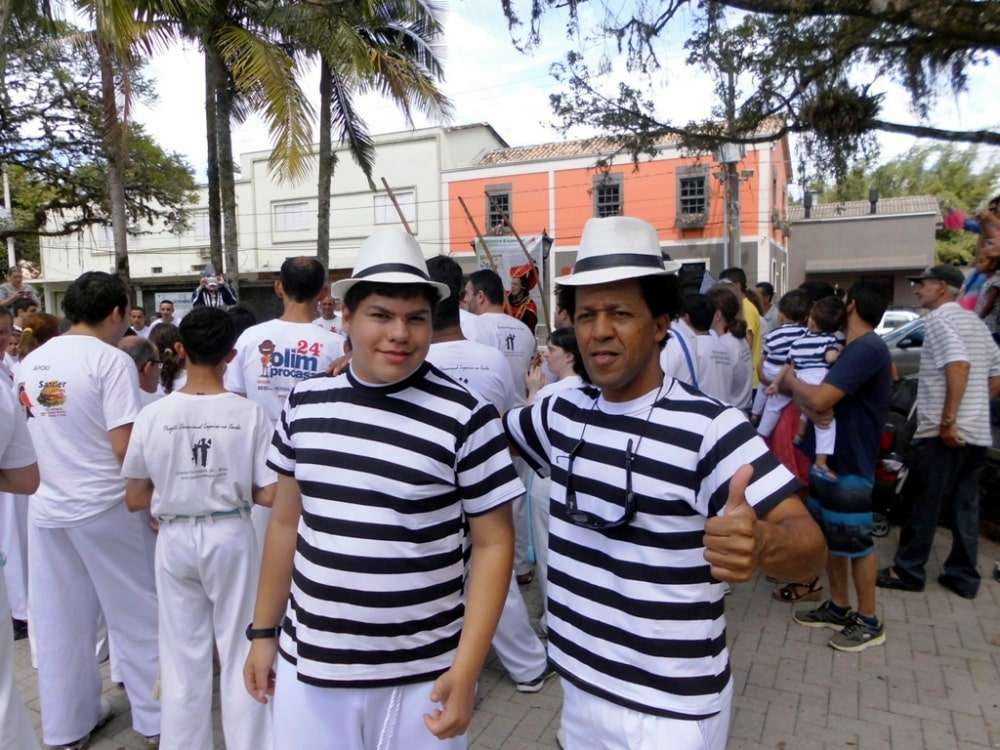 Marcelo Branco: O show de lançamento da Banda Nosso Tempo na sexta-feira lotou o Petrus 6  Na 4ª mostra  de capoeira o professor Luiz que já trabalhou na Apae daqui por 13 anos, fez trabalho voluntário treinando o grupo para o evento. Belo trabalho e muito obrigado.