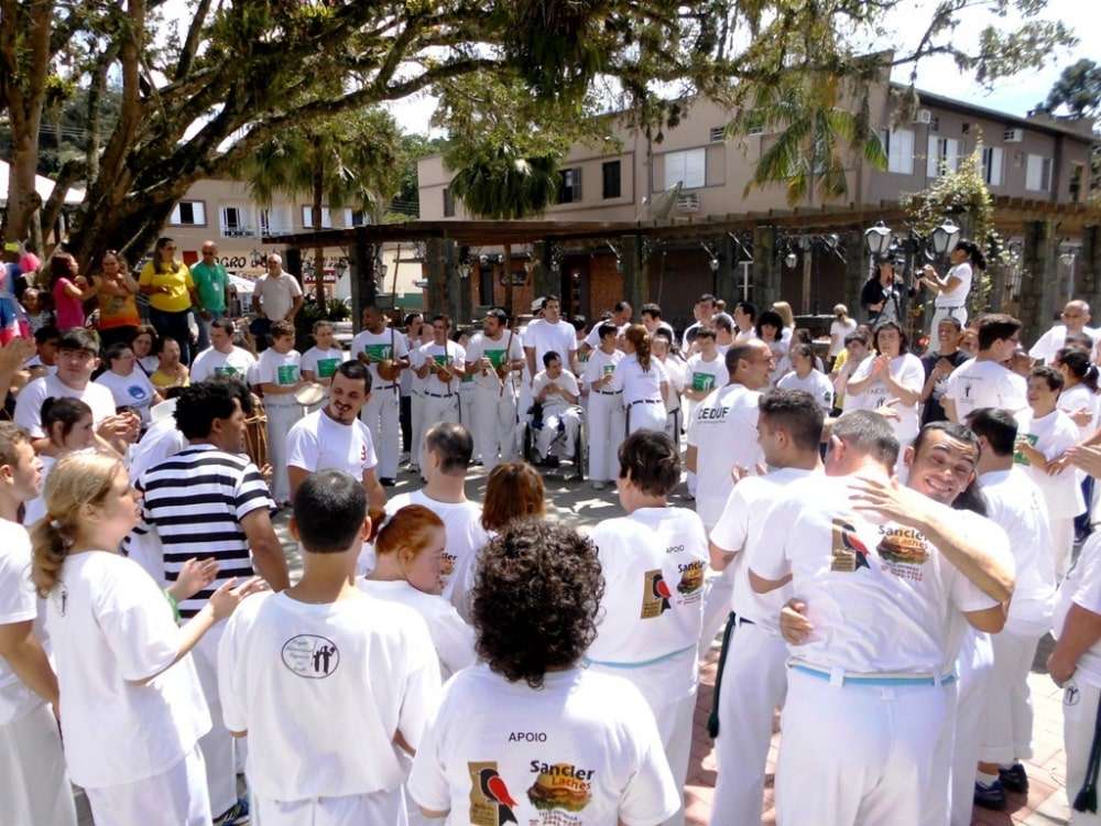 Marcelo Branco: O show de lançamento da Banda Nosso Tempo na sexta-feira lotou o Petrus 7 Mostra de capoeira 2
