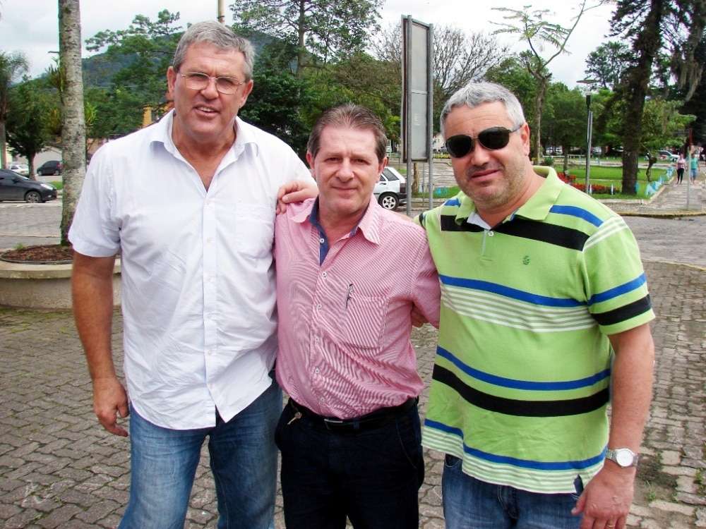 Marcelo Branco: Em breve o nosso amigo Aroldo Ghislandi vai reunir os amigos para um churrasco em seu belo sítio 3 O vereador Betão esteve em Treviso e encontrou o vice-prefeito Valério Moretti e o responsável pela delegacia local, Claudio Nunes Goularte que trabalhou em Nova Veneza por duas vezes.