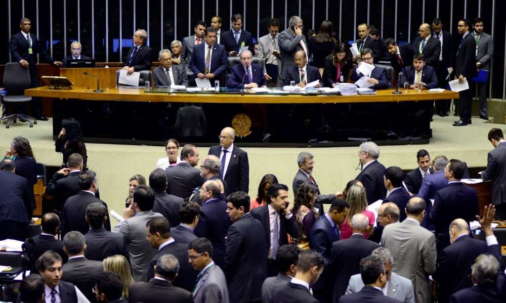 Câmara aprova em 2º turno PEC que autoriza PMs a acumular cargos 1 Câmara aprova em 2º turno PEC que autoriza PMs a acumular cargos