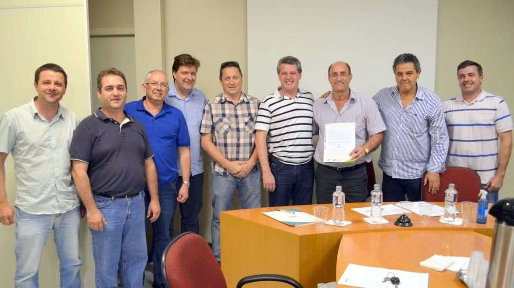 CDLs pedem apoio para redução da carga tributaria 1 CDLs pedem apoio para redução da carga tributaria