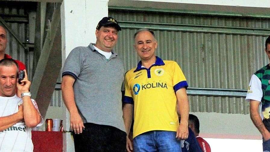 Marcelo Branco: O neoveneziano André Gava vai jogar no Inter de Lages o campeonato catarinense 3 O prefeito Evandro Gava e de Araranguá Sandro Maciel conversaram no Estádio Darci Marini na decisão da Larm. Emoldurados pelos figurões Jai Spillere, Bicão Gava e Chiquinho Sangalleti.