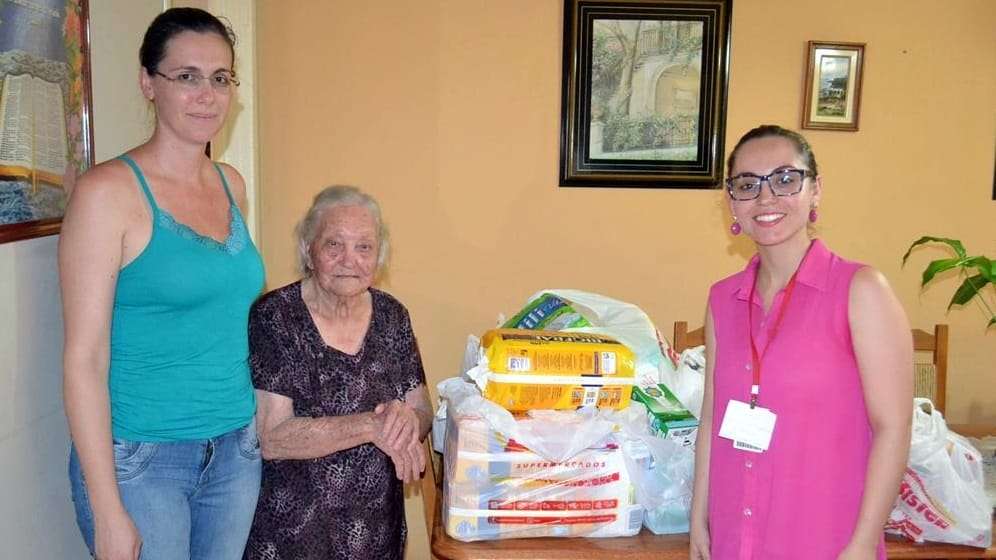 Bistek faz entrega de donativos para a Casa de Repouso Bom Jesus