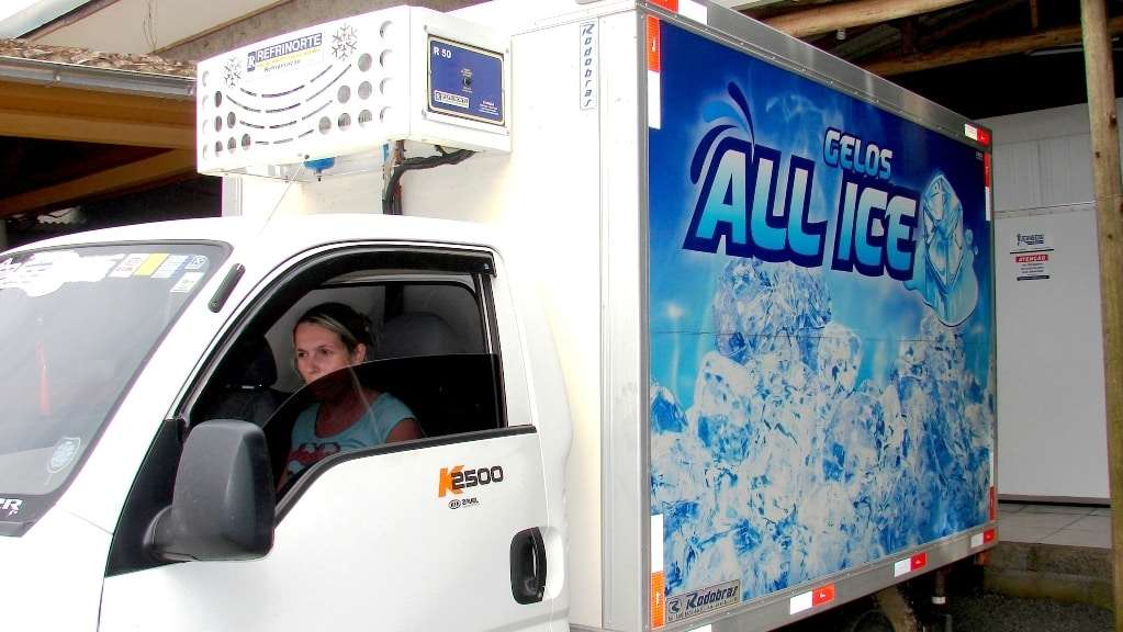 Marcelo Branco: O neoveneziano André Gava vai jogar no Inter de Lages o campeonato catarinense 5 A empresa neoveneziana Gelos All Ice deseja a todos os clientes e amigos, um Feliz Natal e um 2016 maravilhoso.