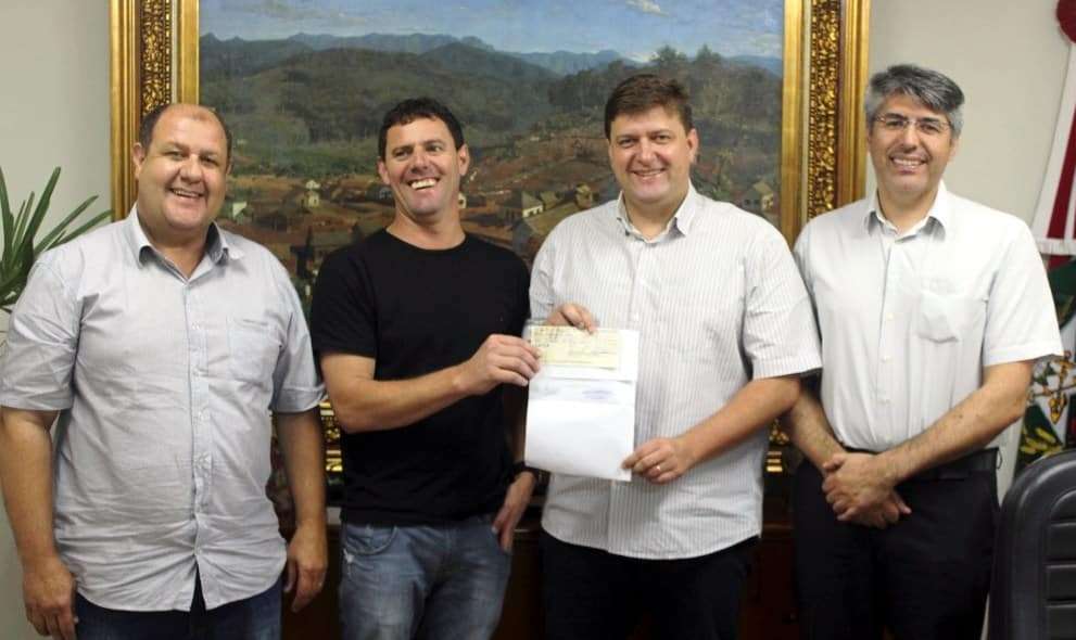 Prefeitura recebe da Câmara devolução de R$ 60 mil 1 Prefeitura recebe da Câmara devolução de R$ 60 mil