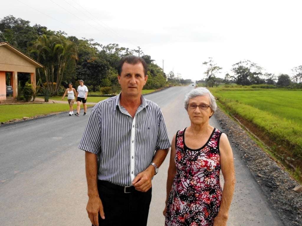 Marcelo Branco: Um pré-candidato a prefeito passou por exames médicos nesta semana, inclusive um cateterismo mas está bem 5  O vereador Vire Amboni e sua mãe Hilda Daniel Amboni esperaram várias décadas para o asfaltamento desta rodovia. Amboni antes mesmo de ser vereador foi um dos que mais lutou por esta obra junto seus correligionários. Agora a obra é uma realidade desta administração que está ligando São Bento Alto a Vila Maria e São Francisco.