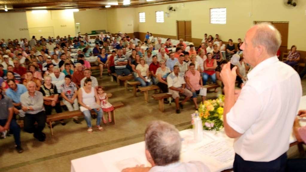 Marcelo Branco: Um pré-candidato a prefeito passou por exames médicos nesta semana, inclusive um cateterismo mas está bem 3  Eu estive na assembléia geral do STTR na sexta-feira, em São Bento Alto. A entidade foi fundada há 45 anos e atualmente é presidida por Evandro Boaroli (foto). Centenas de associados marcaram presença, além de autoridades locais e o presidente da Fetaesc, José Walter Dresch (foto). Teve sorteio de brindes e jantar.