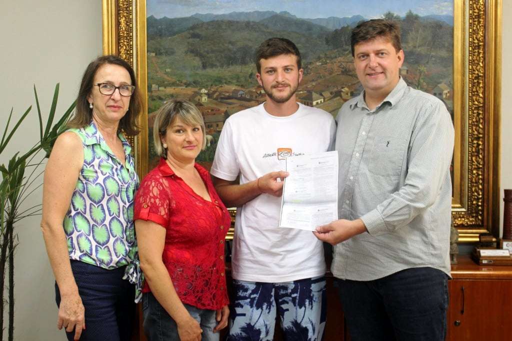 Estudante de Nova Veneza terá faculdade paga pela prefeitura 1 Estudante de Nova Veneza terá faculdade paga pela prefeitura