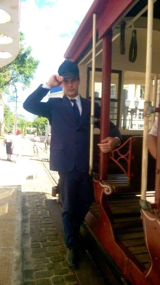 Ricardo Mazzorana: Já se foi aquele tempo em que Nova Veneza ficava deserta em janeiro 6 Diretamente das gravações de Êta Mundo Bom!, o criciumense Guilherme Demboski.