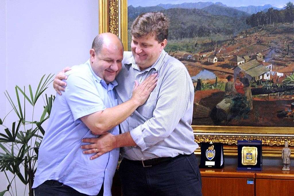 Marcelo Branco: Na segunda etapa da obra a ponte do centro ficará interditada 2 O vice prefeito de Nova Veneza, Zé Spilere (PSD), assumiu o comando do Executivo do município por 14 dias. A troca de comando aconteceu na manhã de sexta-feira, 22, no gabinete do prefeito Evandro Gava (PP).