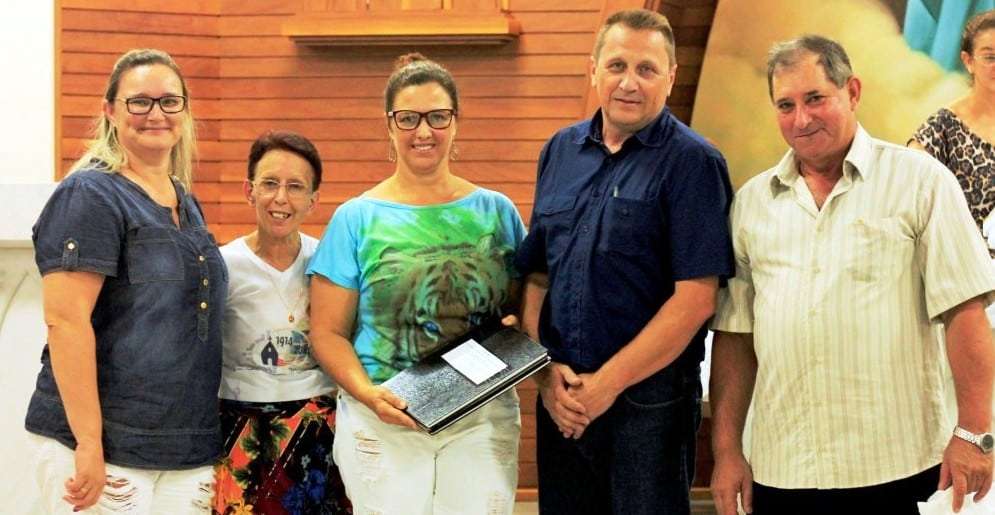 Marcelo Branco: A Epagri comemora 60 anos de Extensão Rural e 40 anos de Pesquisa Agropecuária em Santa Catarina 5 Valtenir de Mattia deixou o cargo de presidente da Associação de Moradores do Bairro Bortolotto. A transformação do Bairro Bortolotto através da Associação de moradores presidida por Valtenir de Mattia e Laudo Barbosa, e com total apoio dos moradores locais, é um belo cartão-de-visita de Valtenir de Mattia que é um pré-candidato a prefeito pelo PSB. O Bairro Bortolotto hoje é um local bem cuidado, com boa infraestrutura, bela igreja e praça, amplo salão de festas. Este bairro é uma área muito valorizada da cidade. Foram realizadas obras de vulto nestes 15 anos, nos quais Valtenir esteve à frente da entidade.