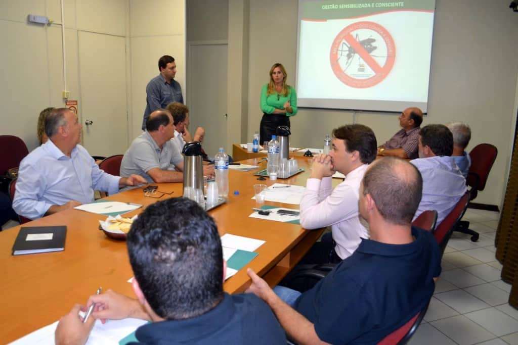 Dengue, zika virus e chikungunya são pautas da AMREC 4 Dengue, zika virus e chikungunya são pautas da AMREC