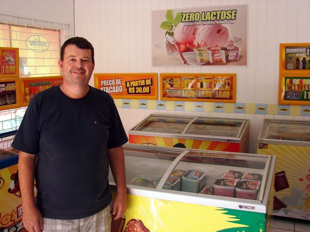 Marcelo Branco: A Epagri comemora 60 anos de Extensão Rural e 40 anos de Pesquisa Agropecuária em Santa Catarina 2 São Bento Baixo tem o Atacadão de Sorvetes Eskimó que fica bem no centro, ao lado da igreja matriz. O nosso amigo Antônio Formigoni, o “Tonho”,  é o proprietário. São mais de 50 opções de picolés, sorvetes, tortas, creme de frutas brasileiras, sorvetes diet, zero lactose, light, los palitos mexicanos entre outros produtos. Os  produtos Eskimó tem ótima qualidade. (48)-9927-3726. Confira.