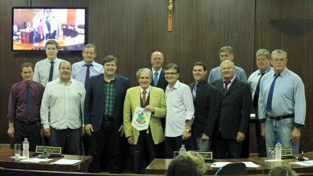 Marcelo Branco: Já é possível perceber como ficará o centro da cidade depois das obras concluídas. 3 Além da abertura dos trabalhos do Legislativo, a primeira sessão da Câmara de Vereadores de Nova Veneza em 2016, realizada na noite da última terça-feira, 16, também foi marcada pela entrega de uma Moção de Aplauso ao italiano, Gerardo Brembilla. Ele faz parte da família Ghislandi e foi um dos responsáveis pelo início do intercâmbio cultural entre membros da família em Nova Veneza,  e na Itália.