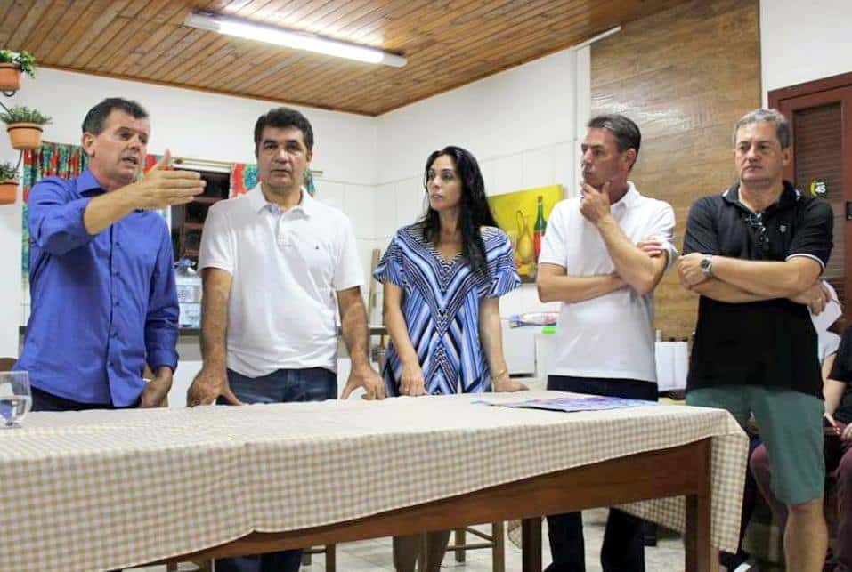 Marcelo Branco: A Epagri comemora 60 anos de Extensão Rural e 40 anos de Pesquisa Agropecuária em Santa Catarina 4 O PSDB se reuniu na sexta-feira num sítio nos arredores da cidade,  e nesta segunda se reuniu na Casa do Chico. O tucanato está se organizando para montar sua equipe de candidatos a vereador. A Deputada Federal Geovânia de Sá e Clesio Salvaro marcaram presença.