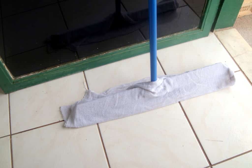 Lei obriga aluno que não se comporta a lavar o banheiro da escola 1 Lei obriga aluno que não se comporta a lavar o banheiro da escola