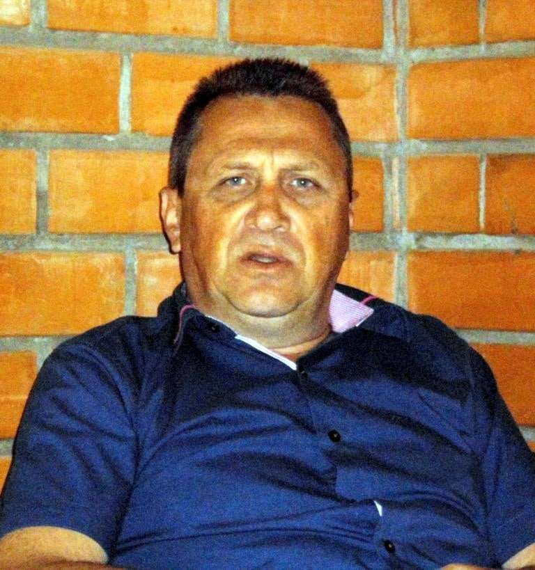 Marcelo Branco: Há uma máxima nos meios políticos que diz: “Poder não se entrega, se perde...” 2 O PSB se denomina como a “3 via” destas eleições. O partido foi fundado pelos ex-vereadores  Valtenir de Mattia e Altemar Colonetti que deixaram o PP e mais um grupo de jovens. Recentemente também se filiaram o ex-vereador do PT José Luiz Ronconi e Domingos Spillere. Segundo Valtenir, um dos pré-candidatos para estas eleições, a nominata de vereadores terá 10 candidatos. “Já temos oito nomes cotados”, comentou. O PSB será uma opção de apresentar propostas diferentes para os eleitores neovenezianos. “A maneira como se faz política por aqui se repete desde os anos 80”, afirma Valtenir. A idéia do PSB é mudar totalmente esta maneira que está se mostrando ineficiente há um bom tempo.