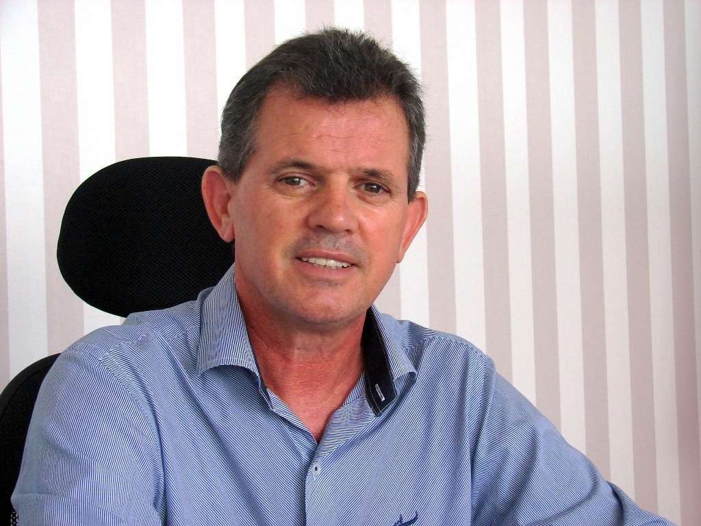 Marcelo Branco: O prefeito Evandro Gava (PP) volta ao comando da prefeitura na próxima semana. 4 Rogério Frigo agora com o coração bem “irrigado” continua com os cuidados para sua recuperação  mas está cauteloso com relação ao seu futuro político. Ele esteve na cidade com a esposa Neni ontem e conversou com o vereador Dalto Bortolotto, presidente do PSDB e também foi a um velório aqui na cidade e também visitou uma família amiga de São Bento Baixo  que perdeu um filho de 5 anos. Pode-se dizer que sua agenda já é de candidato.