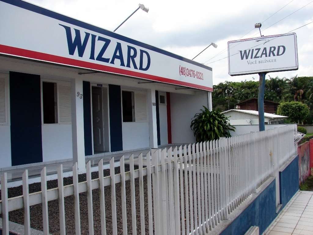 Marcelo Branco: A Epagri comemora 60 anos de Extensão Rural e 40 anos de Pesquisa Agropecuária em Santa Catarina 3  A Wizard, escola de Língua Inglesa, de  Caravaggio, atende em amplas instalações na Rua Frei Elizeu, 103. Você quer falar inglês, procure a Wizard. O professor é o jovem Tiago. Fone: 3476-0221. Confira.