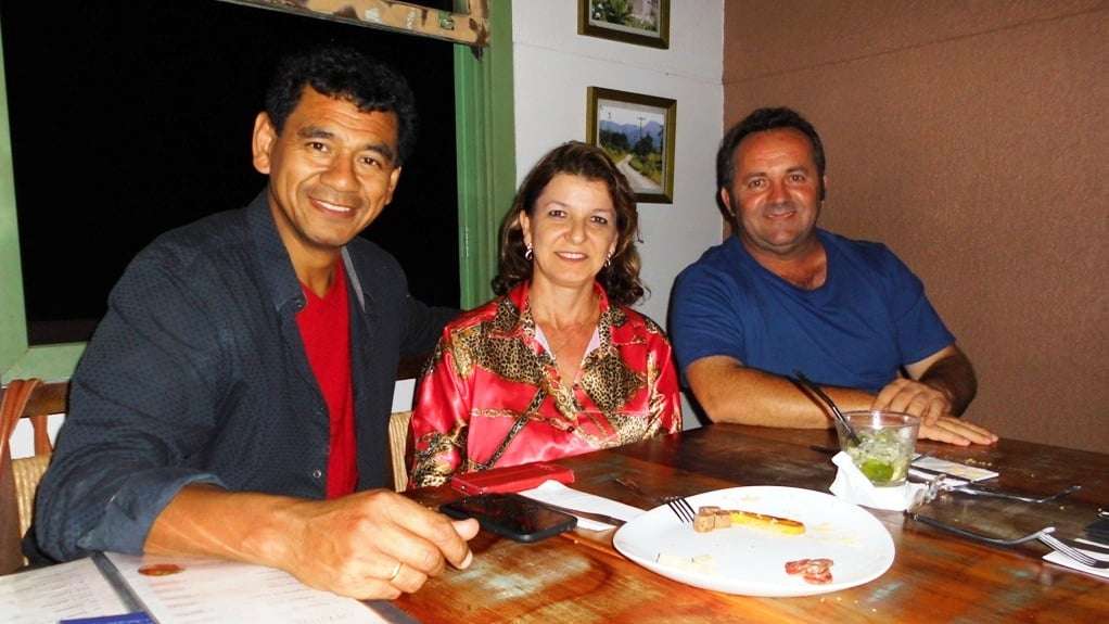 O prefeito Evandro Gava vem concluindo várias obras, e outras estão em andamento 2  Jantei na terça-feira  com Paulo Otaram, sua esposa Sandra Poletto, e Nicola Gava. Ele é uma das famosas “vozes” do Brasil. Otaram trabalhou em rádios da região e há 10 anos trabalha no tradicional programa de rádio do governo federal  Voz do Brasil, em Brasília. Gava e Otaram trabalharam juntos na Eldorado, na época.