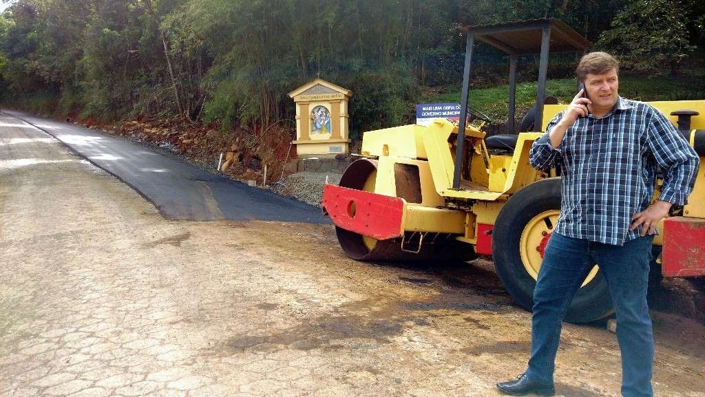 A Casan e a prefeitura estão deixando a Rua Dr. Carlos Gorini mais transitável depois de obras para a substituição de uma canalização. 3 A capa asfáltica começou a ser colocada na rodovia Ângelo Moro.