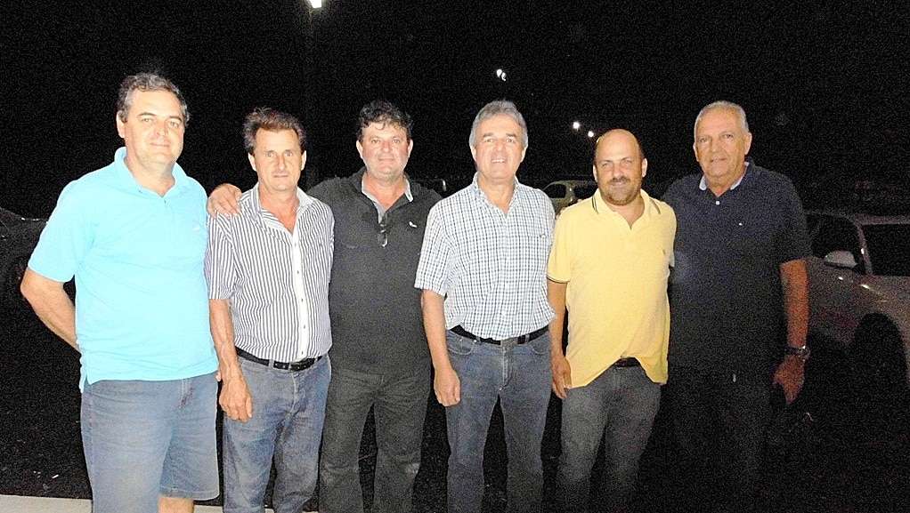 O PP já definiu o nome do atual prefeito Evandro Gava para concorrer à reeleição. 4 O patrão do CTG Fronteira da Serra Dega Fretta e Luiz Carlos Daniel recepcionaram amigos no jantar na quinta-feira, que será realizado na Casa do Tropeiro, no parque de rodeios. O empresário Ricardo Brandão, vereador Altevir Ambon, Nereu Pasetto  marcaram presença.