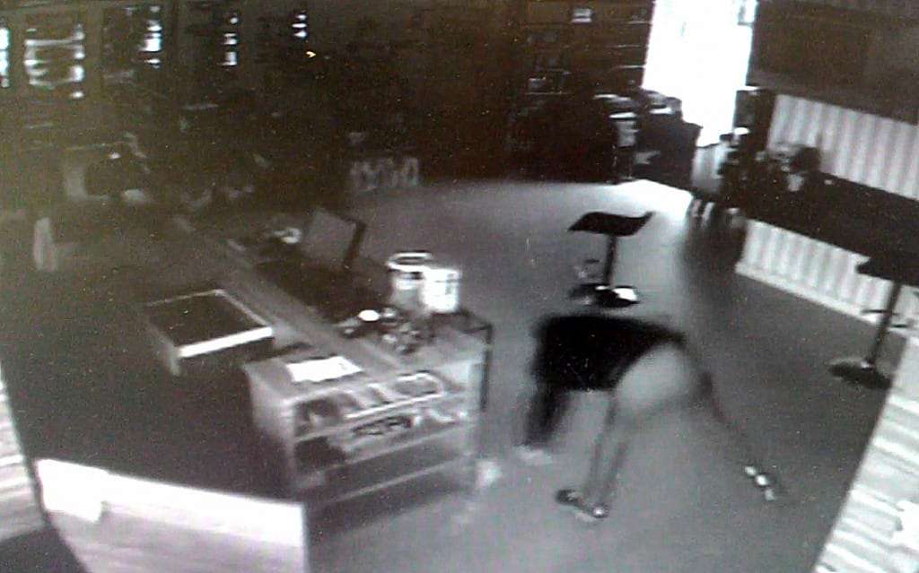 Divulgado vídeo do furto em loja de conveniência de Nova Veneza