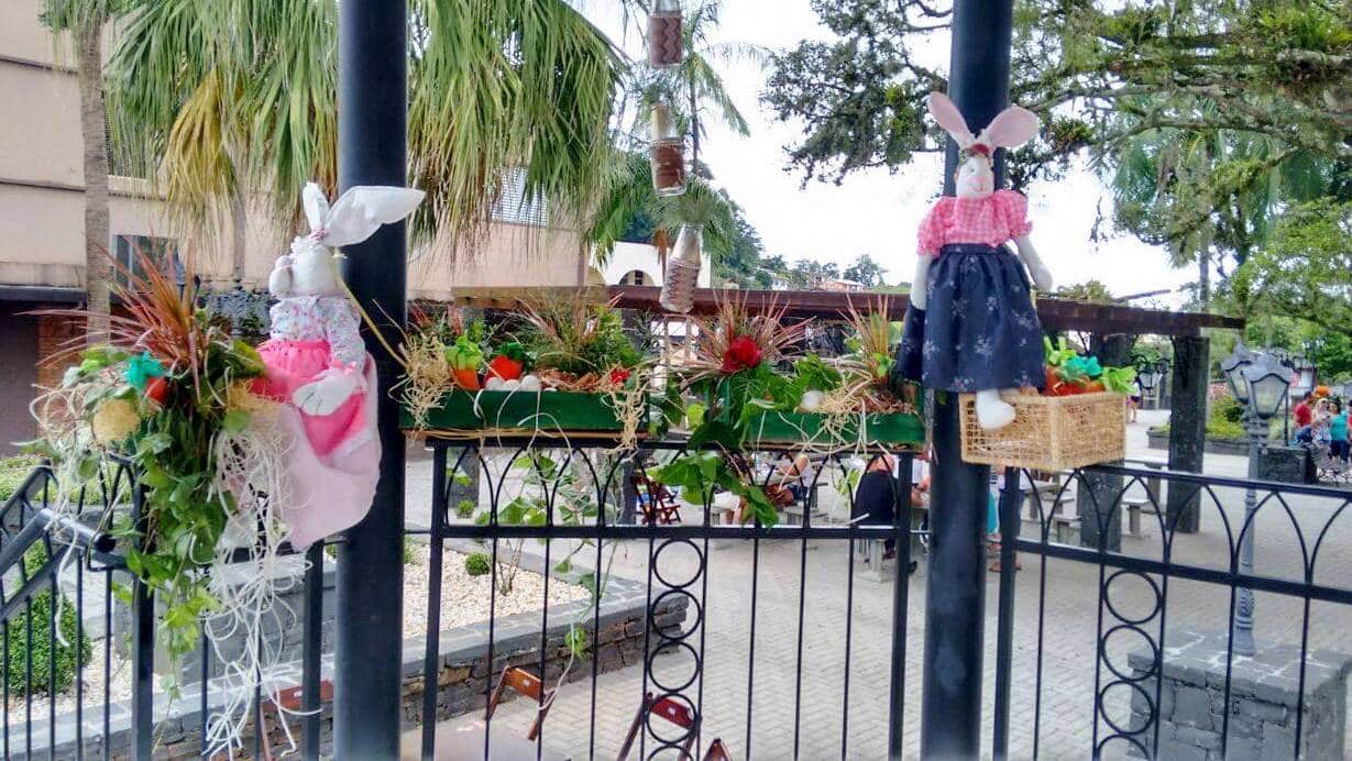 Decoração de Páscoa na Praça faz a alegria das crianças 1 Decoração de Páscoa na Praça faz a alegria das crianças