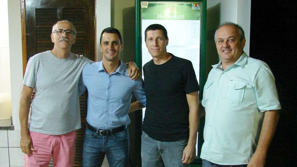 O Jornalista Tadeu Spillere é o novo assessor de comunicação da Câmara de Vereadores 4 O Deputado Estadual João Amin (PP) esteve ontem na Associação Bistek, jogou futebol e jantou com lideranças progressistas locais. Há expectativa para a vinda de verbas através de Amin que serão investidas no município, uma delas para o Estádio Darci Marini onde será construída mais uma parte de arquibancada, e outra para  pavimentação em Rio Cedro Médio. Ontem ele esteve em Rio Cedro Médio num encontro no salão de festas. Seu assessor da região é o neoveneziano Ranier Amboni.