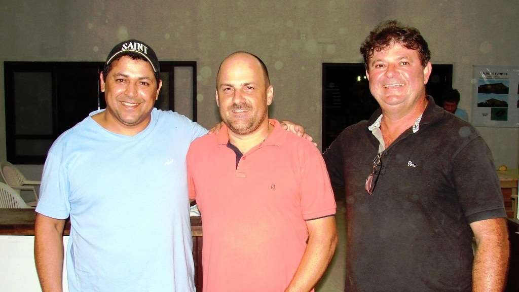 O Jornalista Tadeu Spillere é o novo assessor de comunicação da Câmara de Vereadores 3  Na terça-feira foi feito um jantar “teste” na casa do tropeiro do CTG Fronteira da Serra. Todas as quintas-feiras a partir da próxima semana, dia 10, será  servida costela bovina assada e os tradicionais acompanhamentos como saladas, farofa, maionese e pão, evento aberto a todos. Quem comanda a cozinha é o Chef Fera com apoio do Daniel, o “Tio Táta”. O cardápio foi aprovado pelos “jurados”. Confira na próxima quinta-feira.