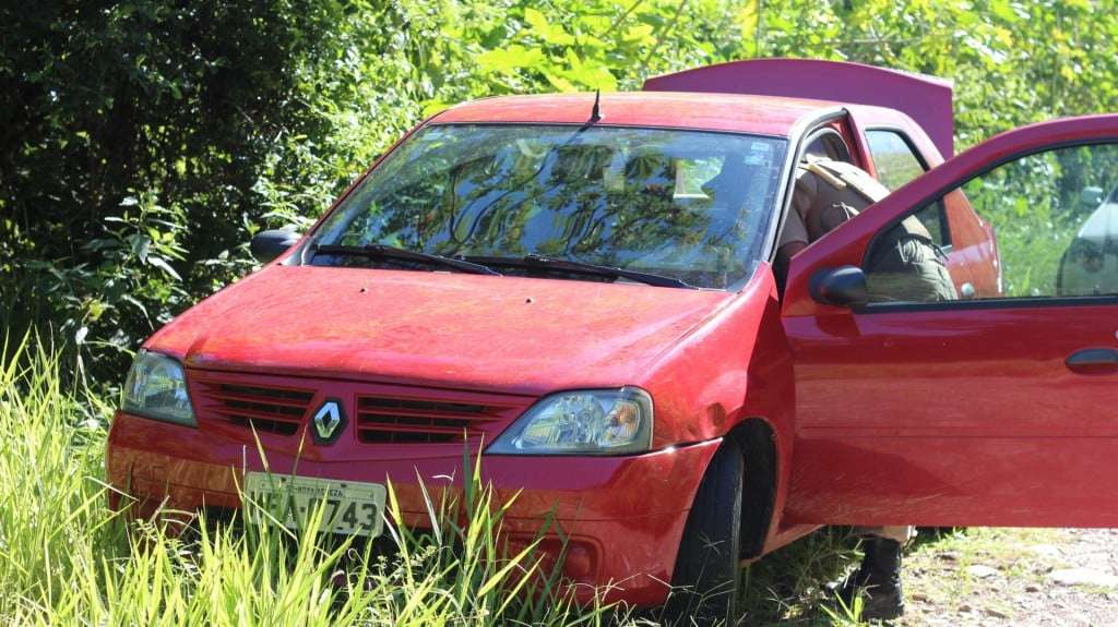 Carro utilizado em assalto ao Sicoob é encontrado na Barragem 1 Carro utilizado em assalto ao Sicoob é encontrado na Barragem
