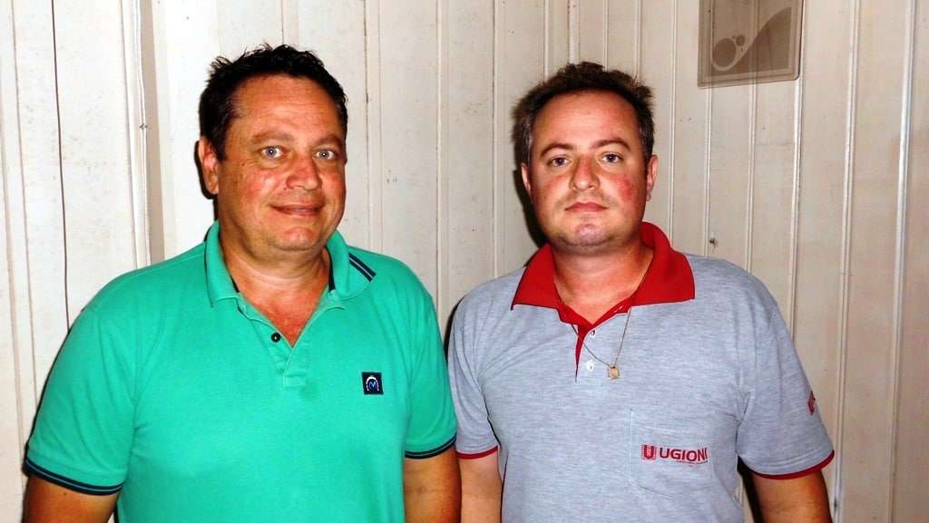 O PP já definiu o nome do atual prefeito Evandro Gava para concorrer à reeleição. 3 O jovem Ricardo “Cadi” Ugioni (PSD), suplente de vereador,  é o presidente do PSD. Ele é filho do ex-vereador Mário Ugioni, neto de Líbero Ugioni que também foi vereador e sobrinho do atual vereador Valmor Ugioni (PSDB). “Cadi” comanda o PSD e faz política de maneira simples porque ela não é complicada para quem é do ramo. Ele tem a política no sangue e é aglutinador. Na foto com o seu irmão Dudu.