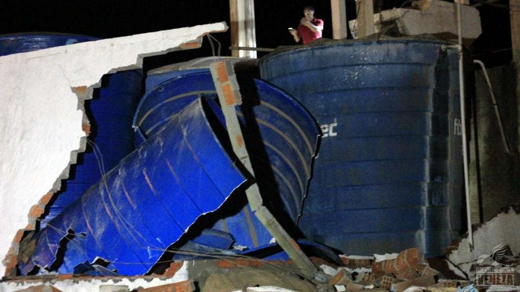 Reservatório com 20 mil litros de água se rompe e causa prejuízo em Rio Cedro Médio 1 Reservatório com 20 mil litros de água se rompe e causa prejuízo em Rio Cedro Médio