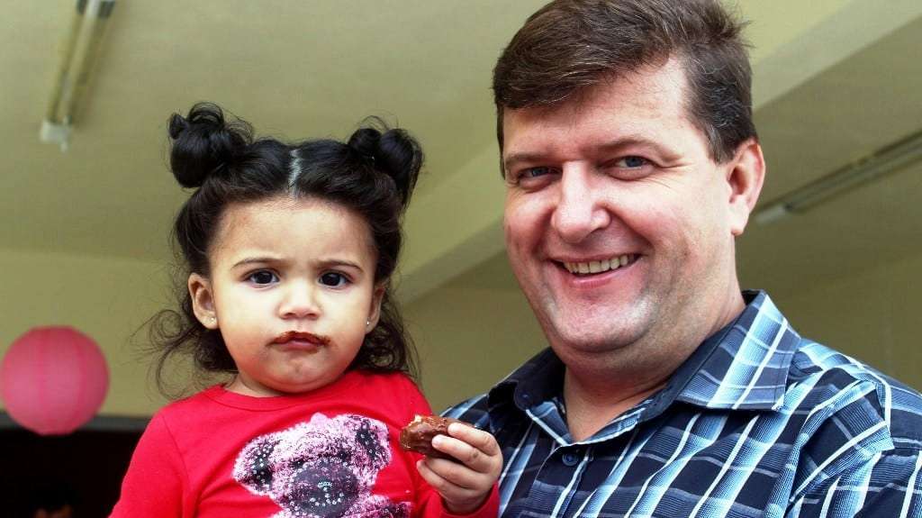 A Casan e a prefeitura estão deixando a Rua Dr. Carlos Gorini mais transitável depois de obras para a substituição de uma canalização. 2 Entrando no clima de Páscoa, os funcionários do Paço Municipal visitam durante essa semana as creches do município, levando doces aos alunos. Em uma época de amor e solidariedade, onde a ressurreição é celebrada, a iniciativa que partiu do Gabinete do Prefeito Evandro Gava teve adesão de grande parte dos colaboradores. As três creches atendem em torno de quinhentas crianças em período integral.