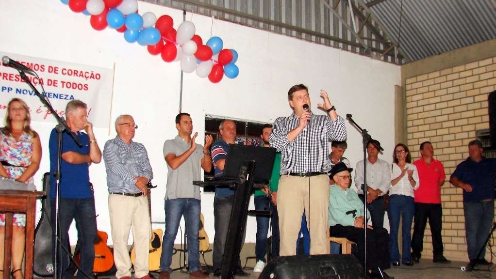 Nesta sexta-feira tem a feijoada do Metrô no salão de festas do Bairro Bortolotto 5 O Deputado Estadual João Amin (PP) esteve na região e esteve em Nova Veneza para anunciar verbas de R$ 200 mil para o asfalto em Rio Cedro Médio no acesso ao Frigorífico Disner, e outra verba de R$ 200 mil para obras no Estádio Darci Marini.