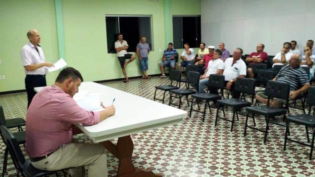 Os empresários do nosso setor turístico tem o desafio de oferecer mais atrações turísticas 4  Recentemente teve reunião da sede do STR para tratar de indenizações aos proprietários de terrenos nas margens das rodovias SC-443 do entroncamento Mãe Luzia às localidades de São Francisco, Vila Maria e Rodovia SC 448 no trecho de Mãe Luzia entroncamento Picadão-Caravaggio. Os demais interessados devem procurar o presidente do STR Evandro Boaroli para os encaminhamentos à assessoria jurídica da entidade.