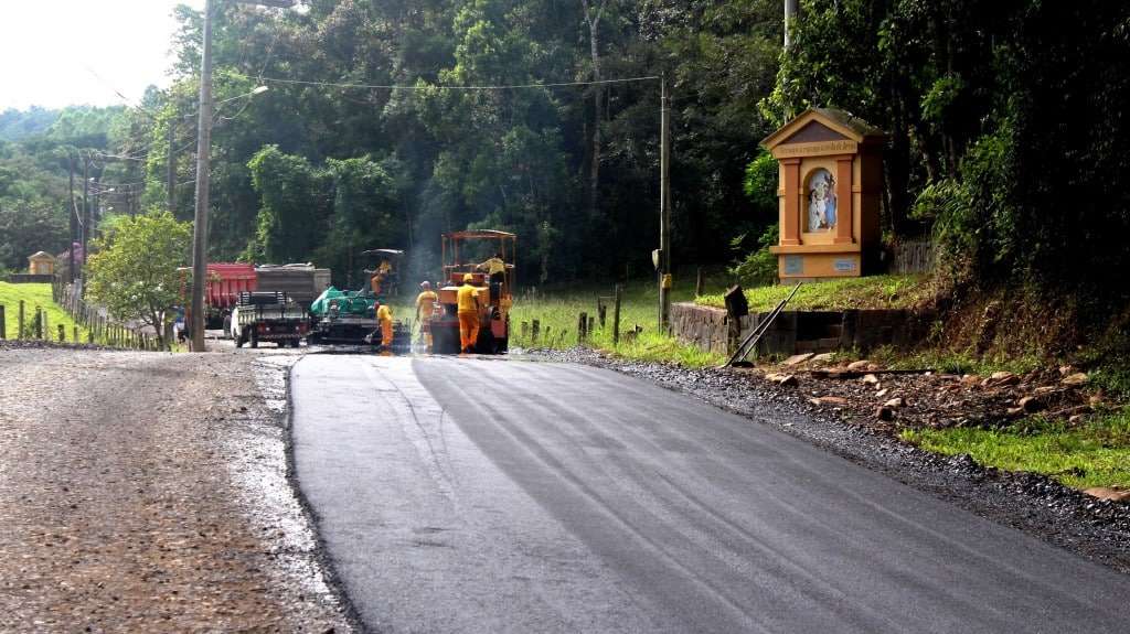 Caminho da Via Crucis é asfaltado