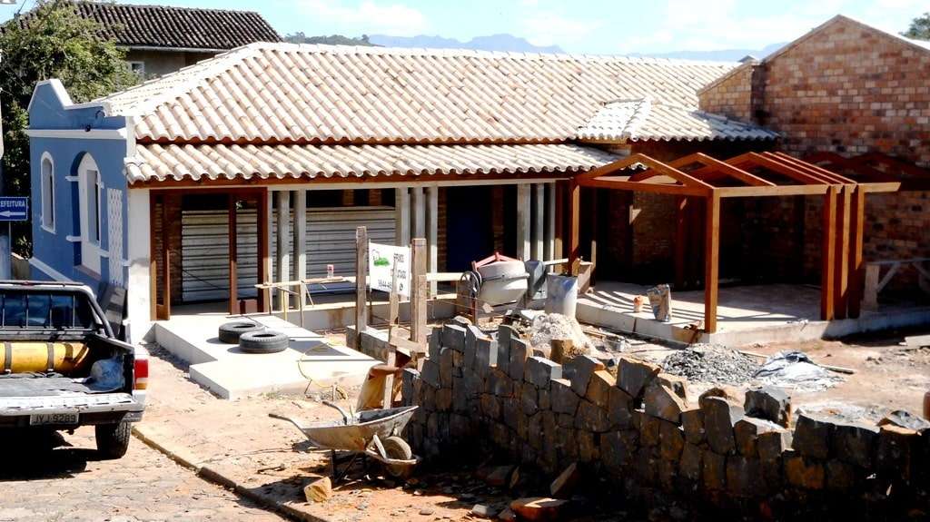 Há rumores que foi descoberto pela polícia quem escrevia os textos do polêmico Julião Petruchio na internet 5 Fala-se tanto em crise mas em Nova Veneza em breve será inaugurada uma trattoria de empresários de Criciúma.