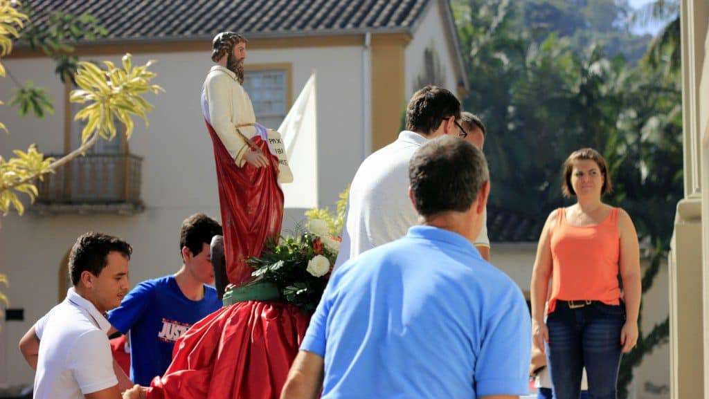 Missa reúne centenas de fiéis na matriz São Marcos