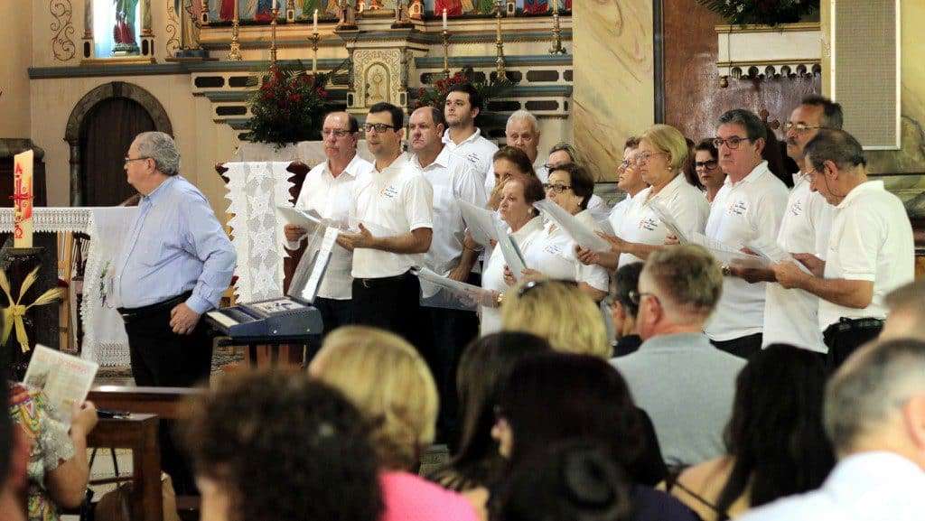 Missa reúne centenas de fiéis na matriz São Marcos
