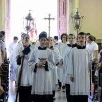 Missa reúne centenas de fiéis na matriz São Marcos