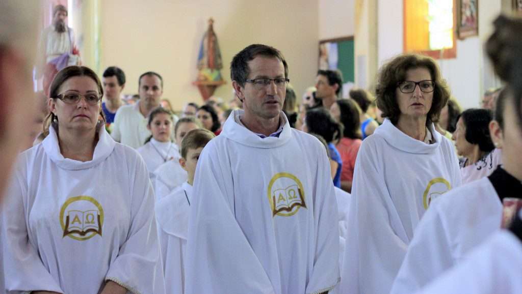 Missa reúne centenas de fiéis na matriz São Marcos