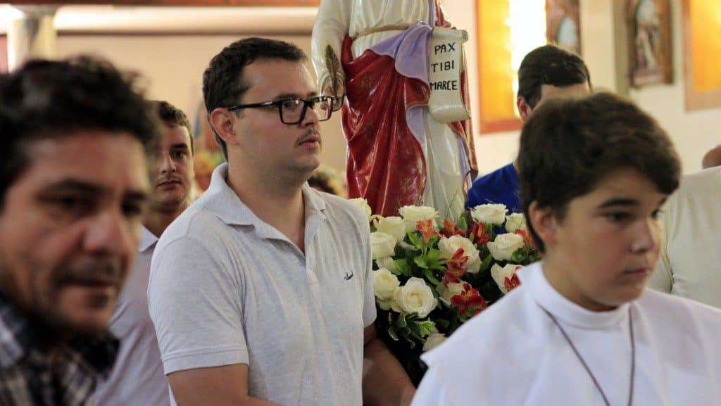 Missa reúne centenas de fiéis na matriz São Marcos