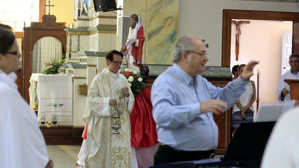 Missa reúne centenas de fiéis na matriz São Marcos