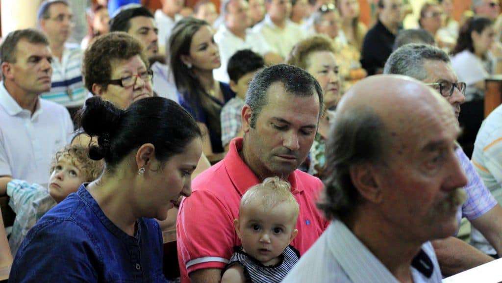 Missa reúne centenas de fiéis na matriz São Marcos