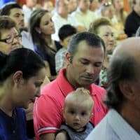 Missa reúne centenas de fiéis na matriz São Marcos