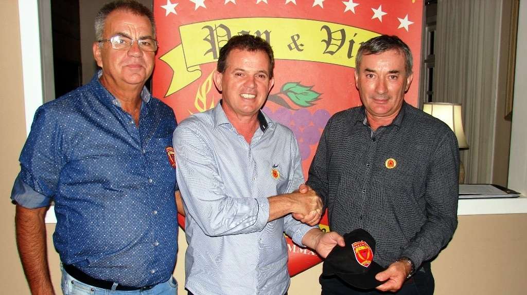 O peemedebista Canjo Nuernberg voltou para a prefeitura... 5 A reunião da Confraria Pan & Vin deste mês teve como anfitrião Miro Gava e foi realizado em sua residência. Os convidados foram o casal criciumense Zalmir Casagrande e sua esposa Anie,  e Rogério Frigo. A palestra dela foi sobre o caminho de Santiago de Compostela que será feito por ela e o esposo Zalmir, e pelos neovenezianos Miro e Iraci, em maio. Foi uma noite muito agradável e o jantar muito saboroso.